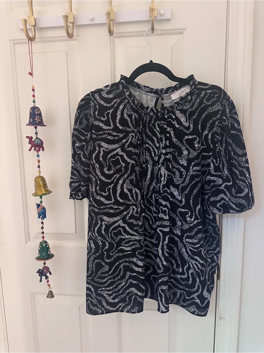 LOFT Women’s Black & White Patterned Blouse